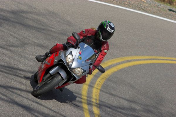 crotchrocketracingimg_3646_01.jpg