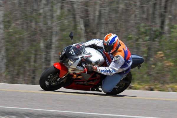crotchrocketracingimg_4394_01.jpg